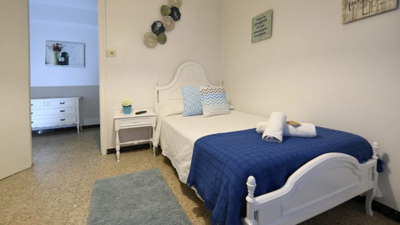habitacion-individual-cama-90-hostal-bluu